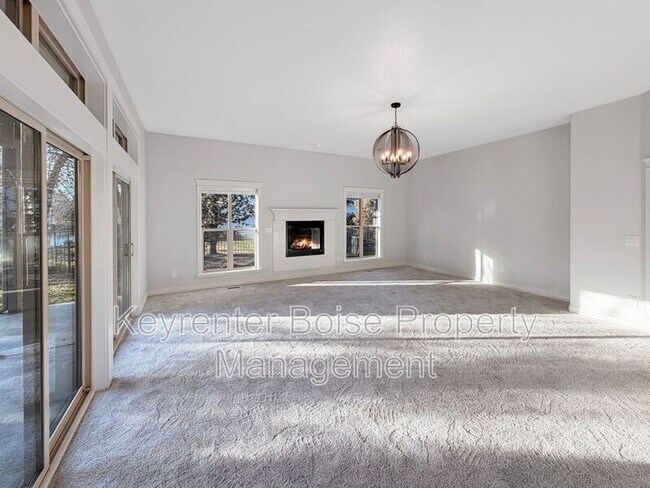 Building Photo - 1141 E Crowne Pointe Dr