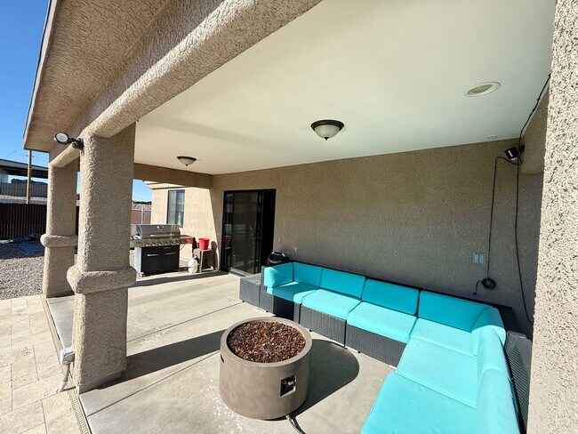 Building Photo - This home has EVERYTHING and is ready for you!