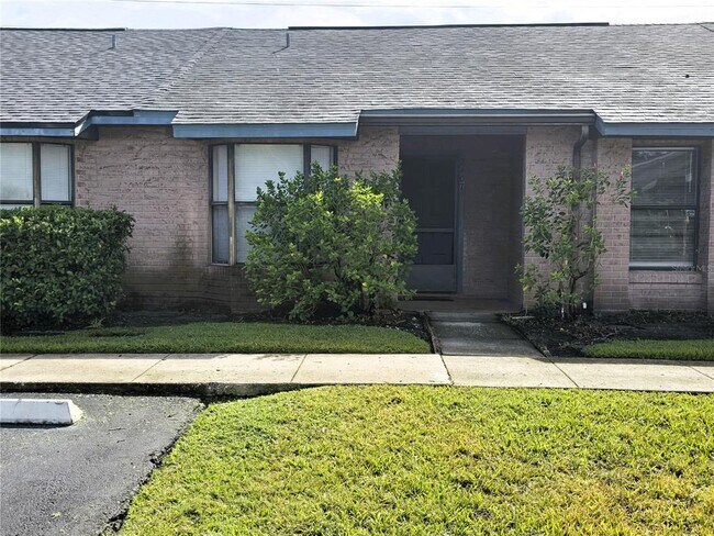 Primary Photo - 2407 King Oak Ct