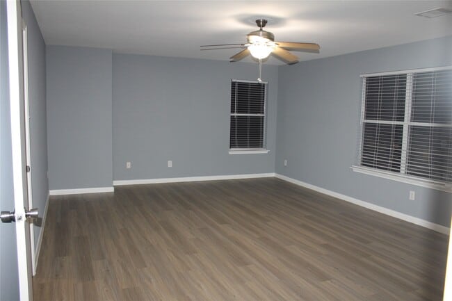 Building Photo - 8143 Sanders Forest Ct