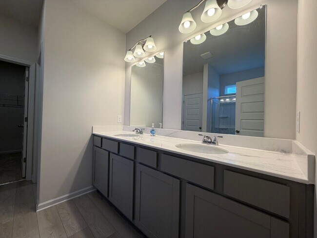 Building Photo - 26 Busby Dr SE