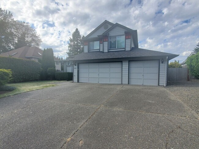 Primary Photo - Bright 4BD/2.5BTH Lynnwood Home with Vault...