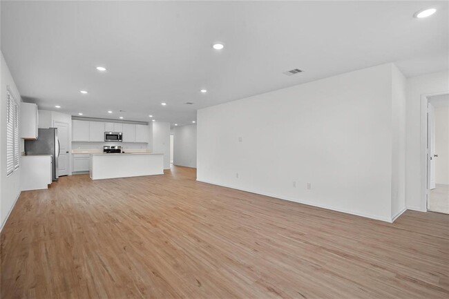 Building Photo - 5111 Sunvalley Bend Dr