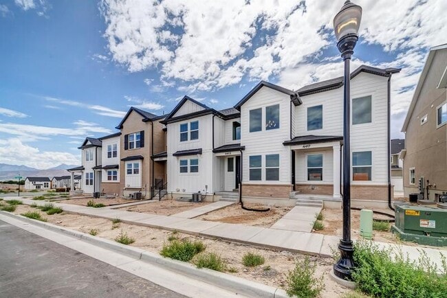 Building Photo - 3904 Hardman Way