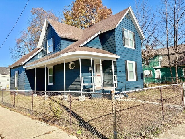 Building Photo - 1033 Oak St