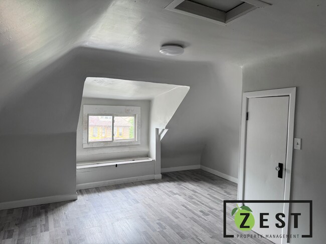 Building Photo - Beautifully Remodeled Home!