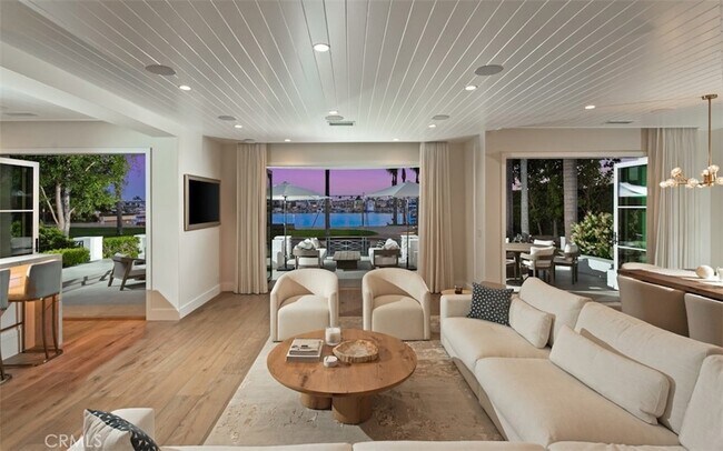 Building Photo - 2401 Bayshore Dr