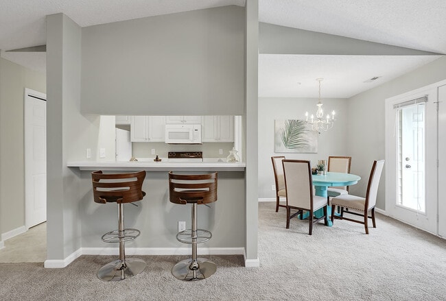 Building Photo - Cape Cottages Modern top floor unit with s...