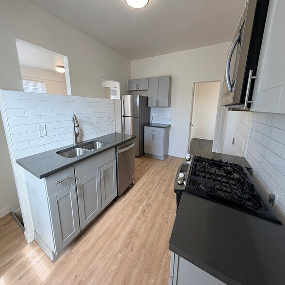 Building Photo - 114 9th Ave