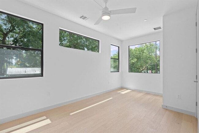 Building Photo - 1510 Holly St