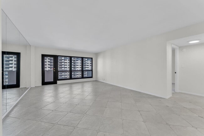 Building Photo - 5000 N Ocean Blvd