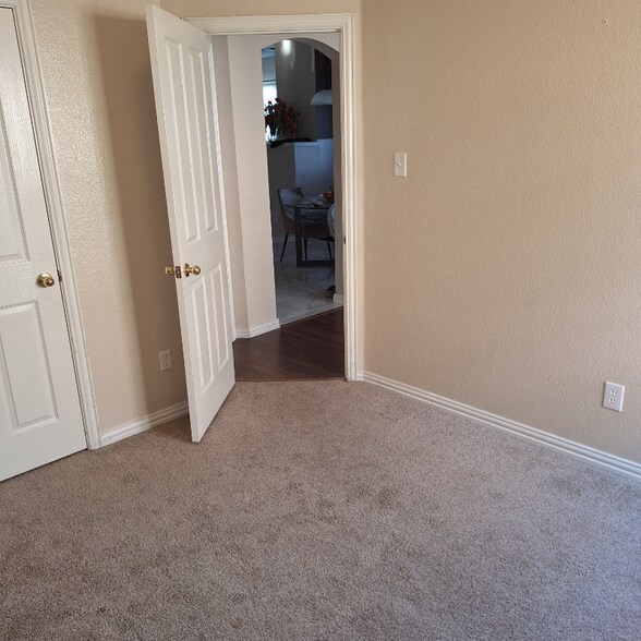 Building Photo - 4553 Jousting Ln