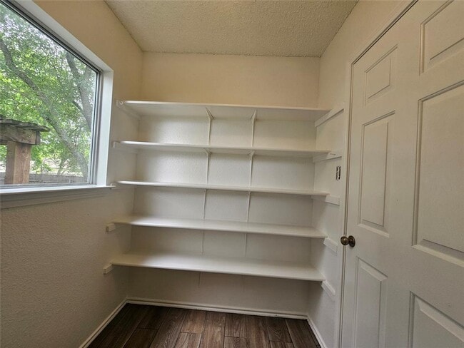 Building Photo - 2810 Adelen Ln