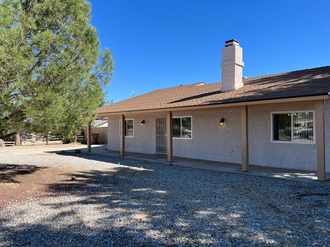 Primary Photo - 3 Bedroom 2 Bath home in Hesperia Availabl...