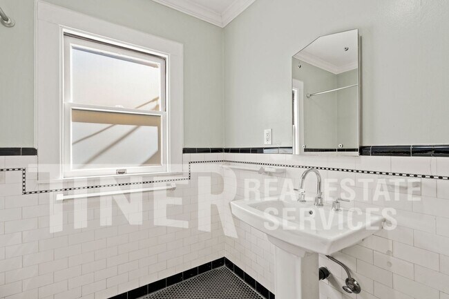 Building Photo - 1321 17th St