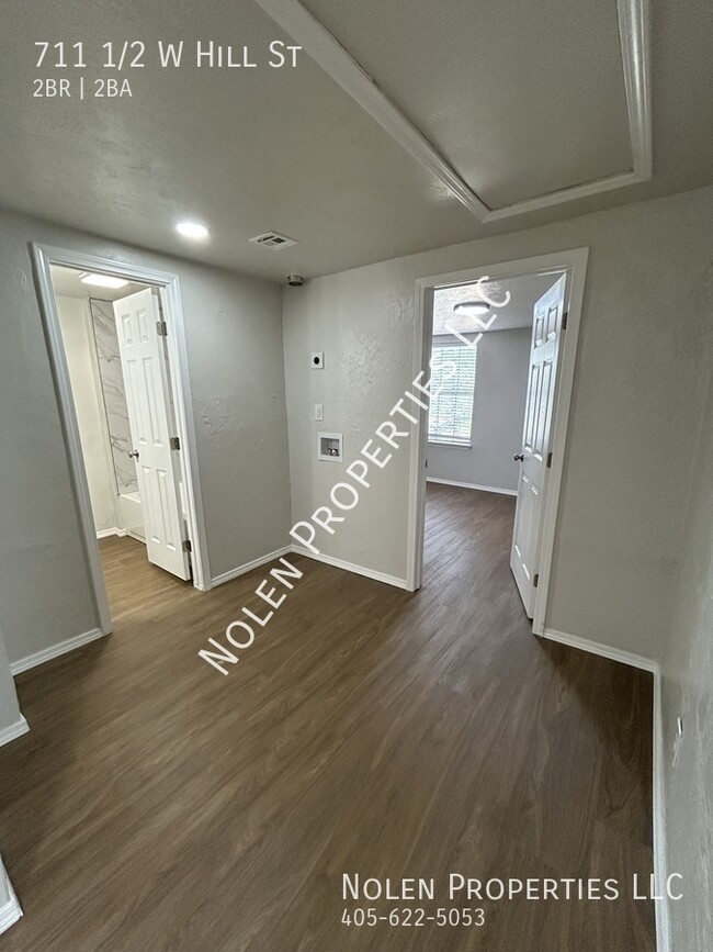 Building Photo - 711 1/2 W Hill St-