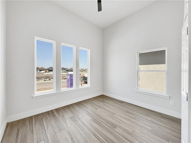 Building Photo - 6222 Sadie St