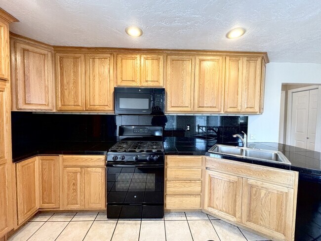 Building Photo - 1201 E 5600 S