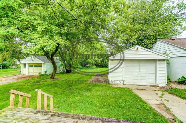 Building Photo - 833 Turner Ave