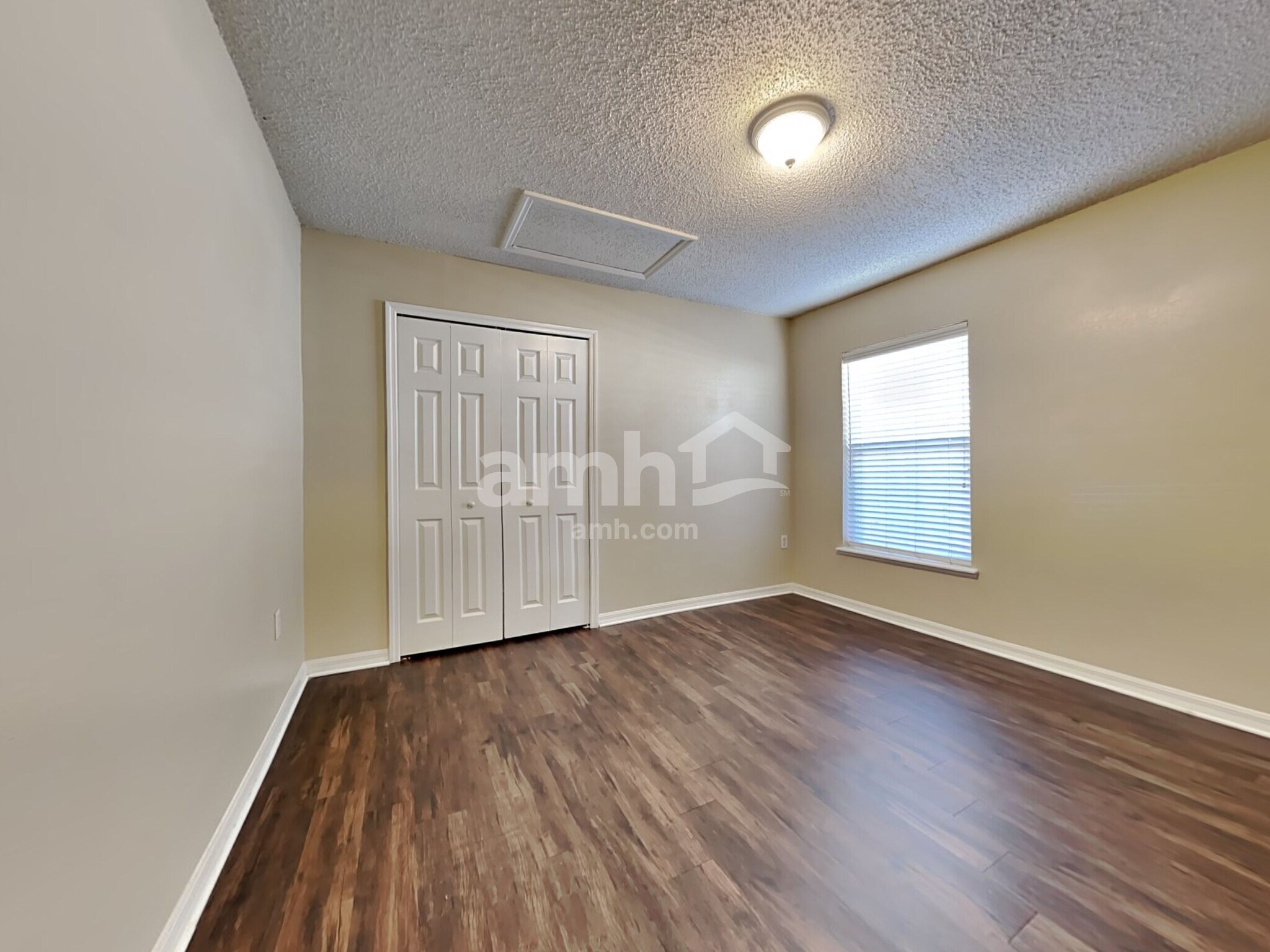 Building Photo - 70 Reeding Ridge Dr W