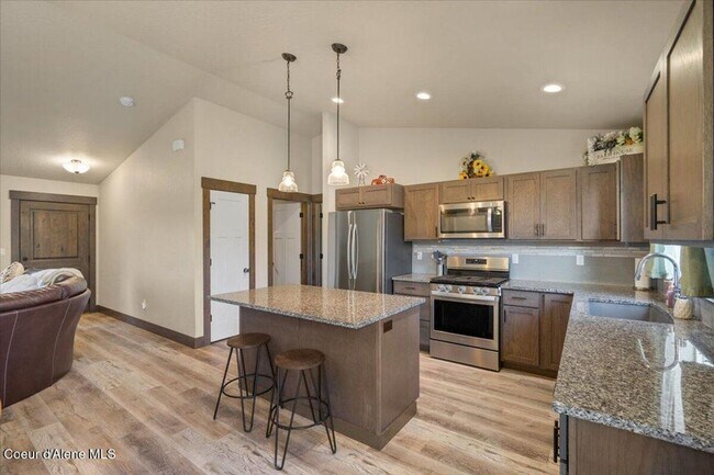 Building Photo - Beautiful home in Post Falls