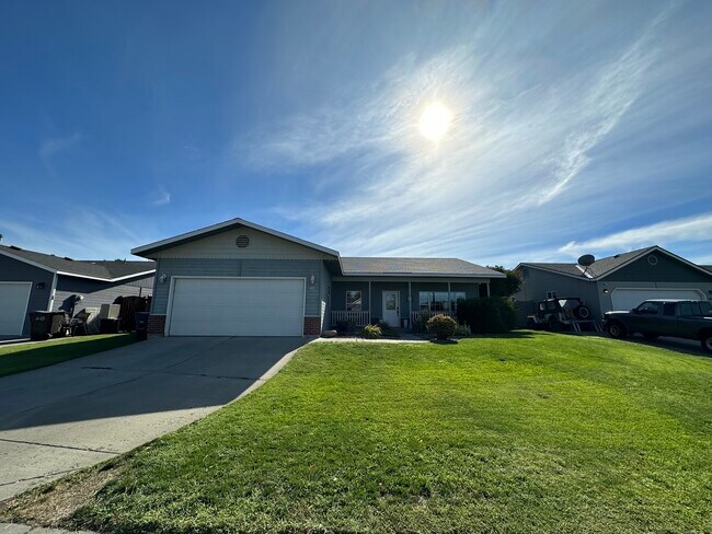 Exterior - 401 S 82nd Ave