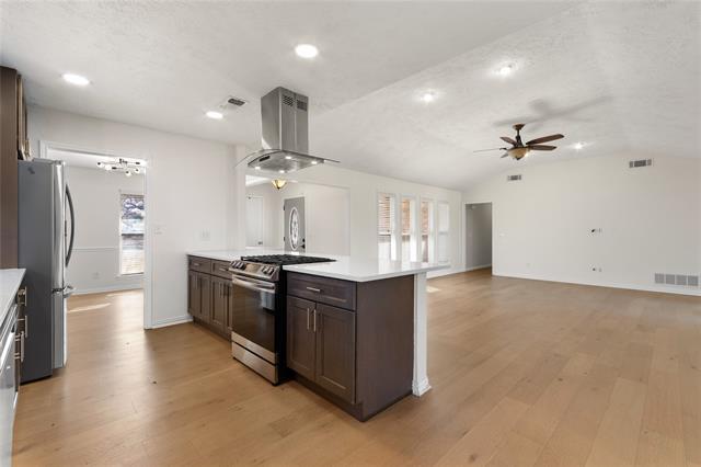 Building Photo - 609 Lake Ridge Dr