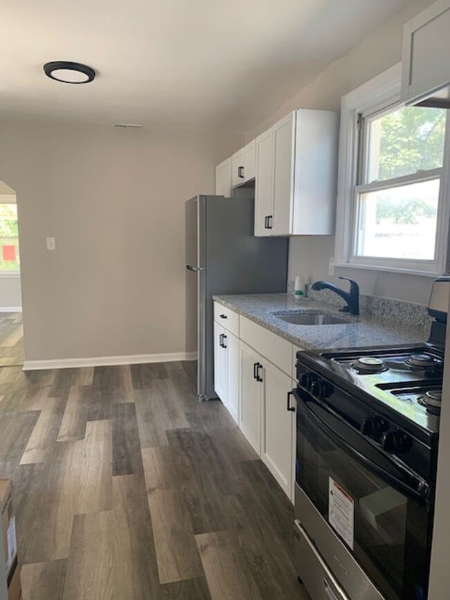 Building Photo - A Charm in Hazel Park