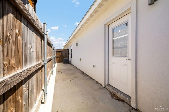 Building Photo - 4709 Magnolia Ave