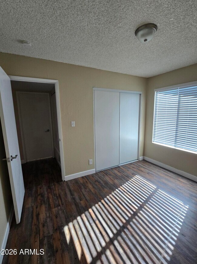 Building Photo - 9002 W Roma Ave