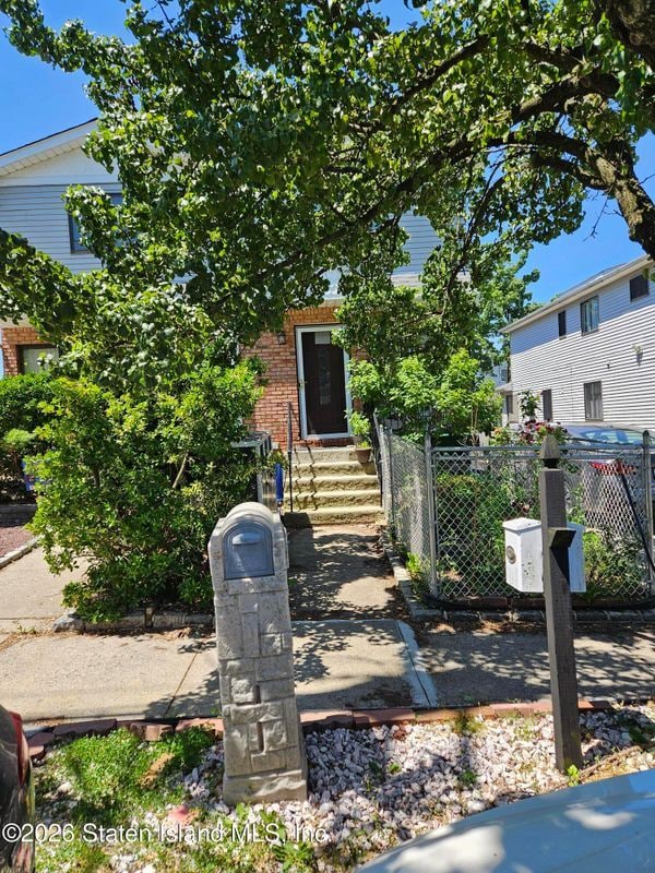 Building Photo - 486 Elverton Ave