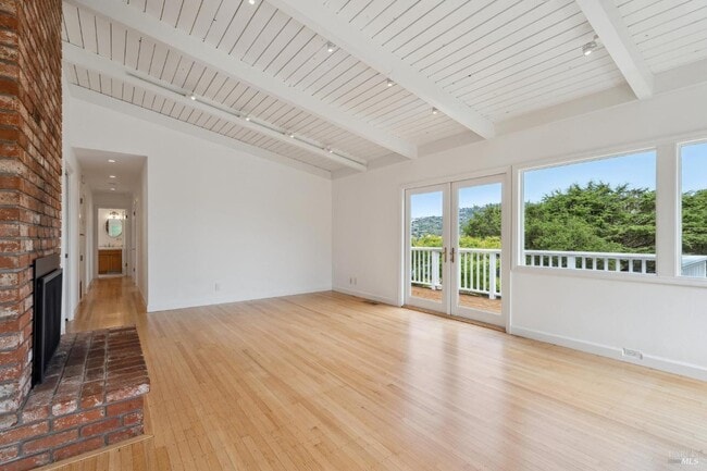 Building Photo - 125 Bayview Ave