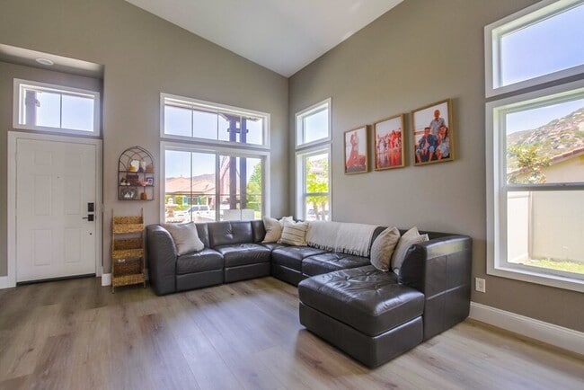 Building Photo - 3207 Meadow Side Pl
