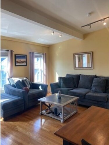 Building Photo - 17 Vinton St