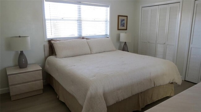 Building Photo - 7193 W Country Club Dr N