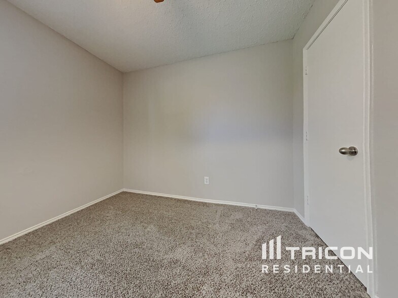 Building Photo - 104 Scarlet View