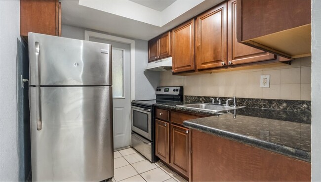 Building Photo - 626 SW 14th Ave