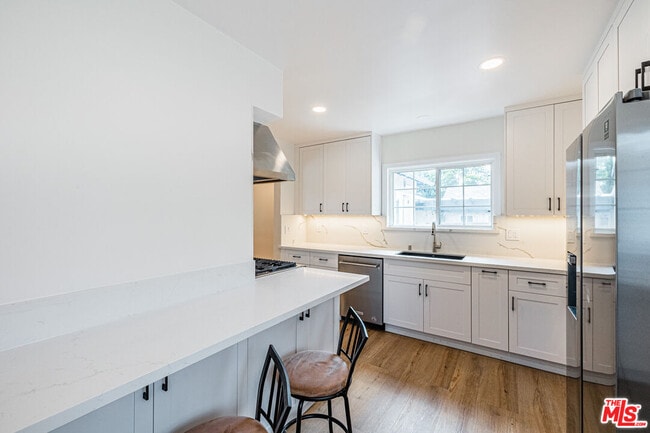Building Photo - 2537 Cotner Ave