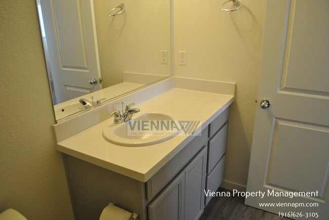 Building Photo - 3057 Pruett Dr