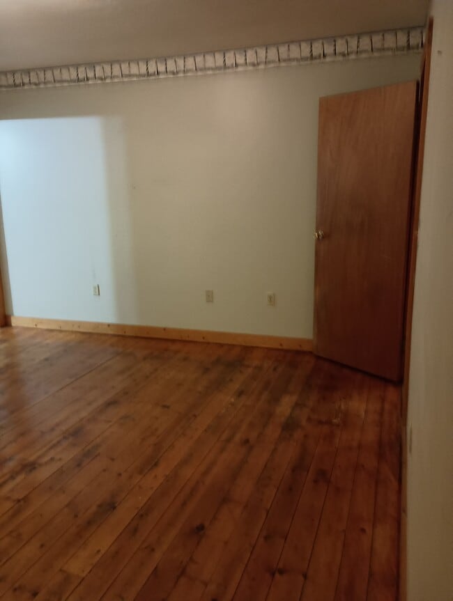 Building Photo - 105 L St