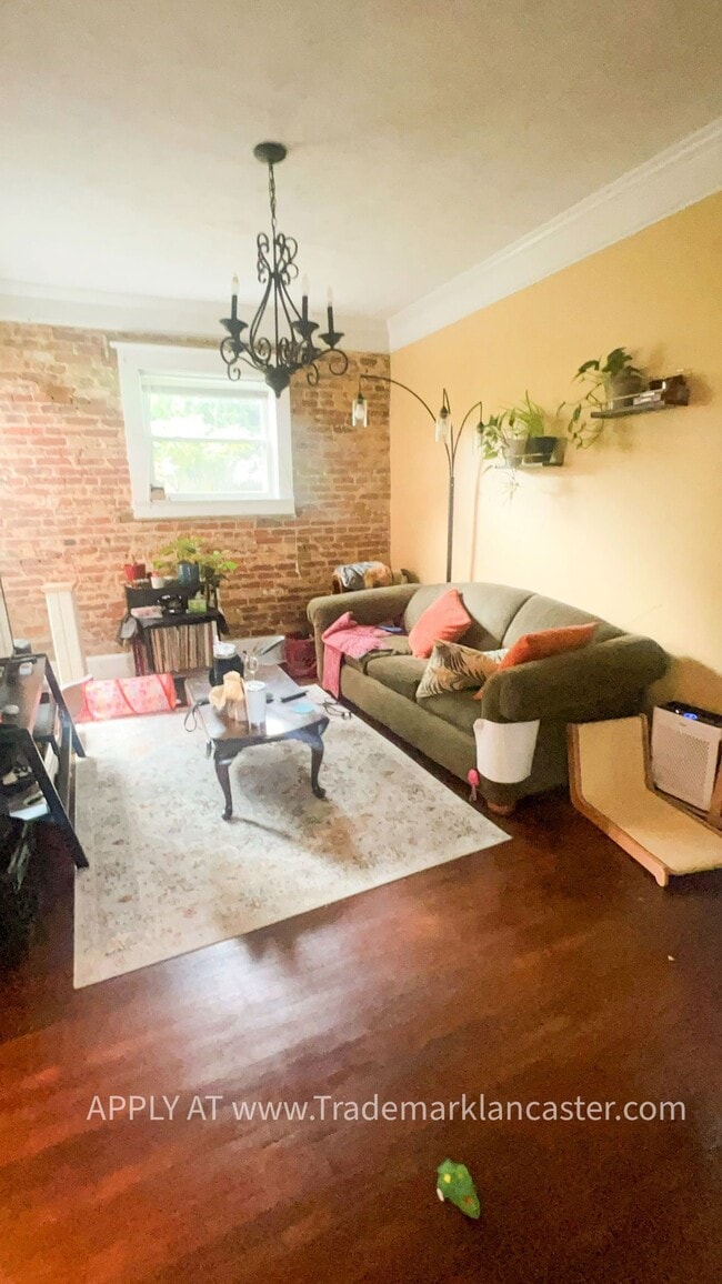 Building Photo - 40 N Plum St