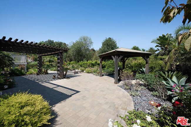 Building Photo - 9 Casaba Rd