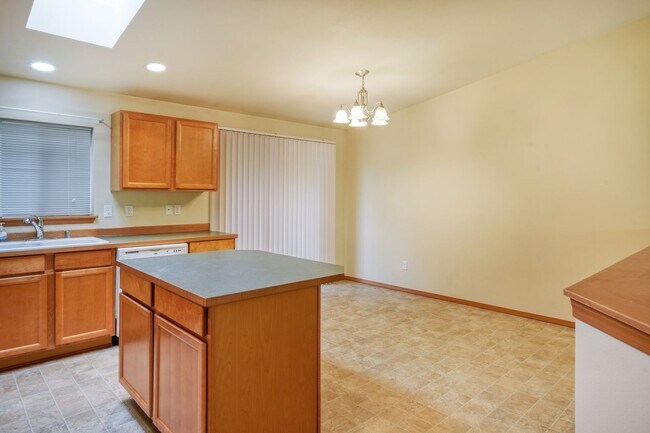 Building Photo - Beautiful Home Located in Coupeville!