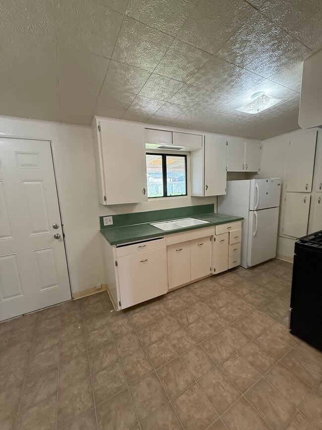 Building Photo - 1123 Vernon St