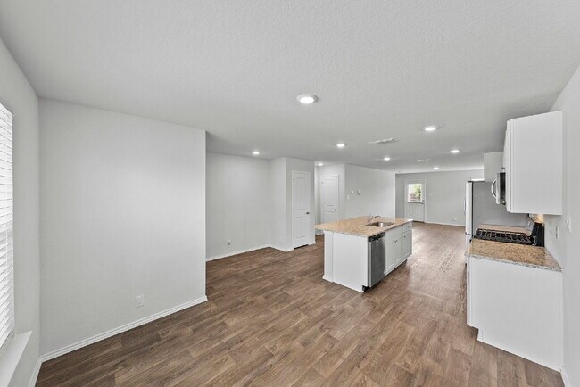 Building Photo - RESORT STYLE AMENITIES!! Multiple Pools. Lazy River. Splash Pad and Water Slides. Fitness Center....