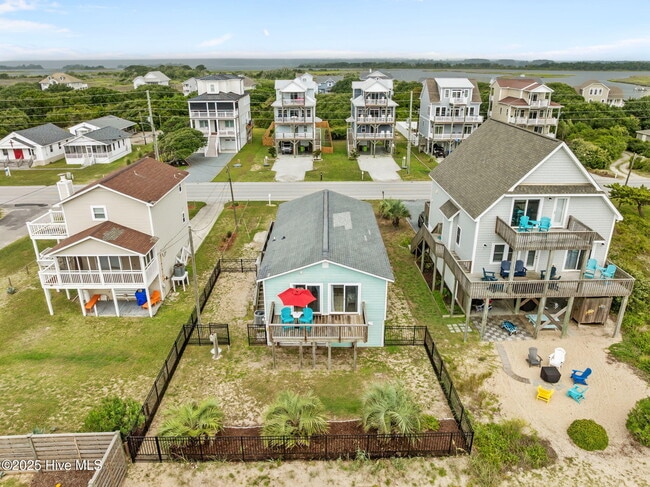 Building Photo - 2660 Island Dr