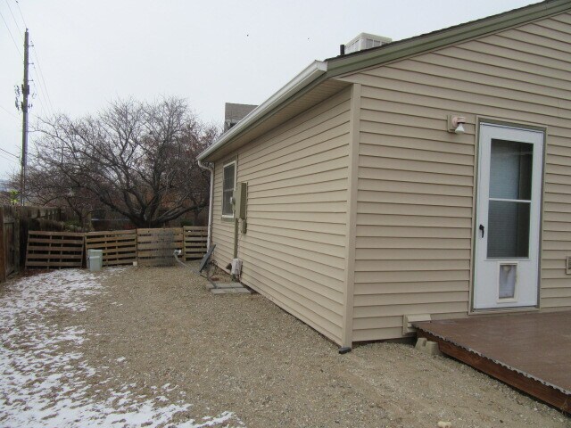 Building Photo - 250 Nashua Ct