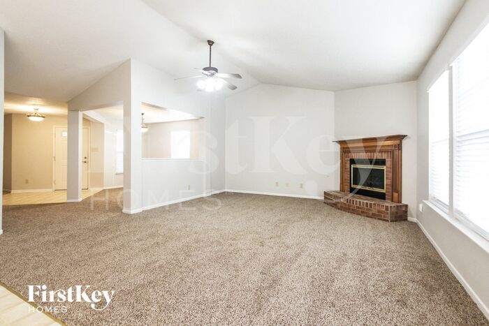 Building Photo - 744 Thornwood Ln