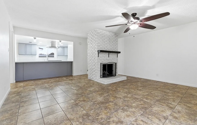 Building Photo - 179 W Hazelwood Dr