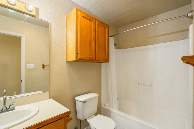 Building Photo - 119 Encino Dr